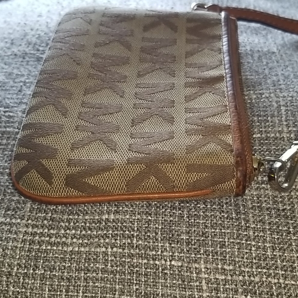 Michael Kors Wristlet Wallet - Picture 11 of 16